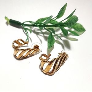 Vintage Earrings Gold Hoop Shape Braid Design